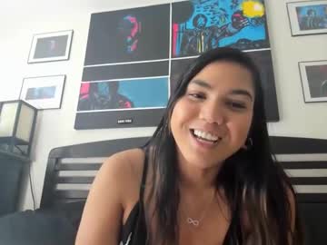 Karebearxx Chaturbate stream image from December 21, 2024
