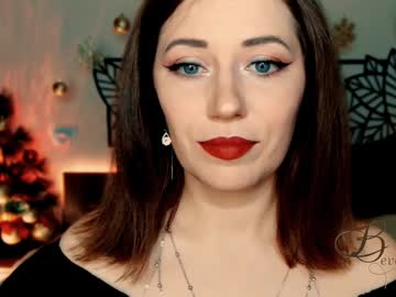 Missbeverlymills Chaturbate stream image from December 21, 2024