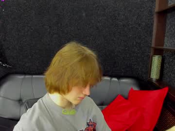 Eddielorr Chaturbate stream image from December 21, 2024