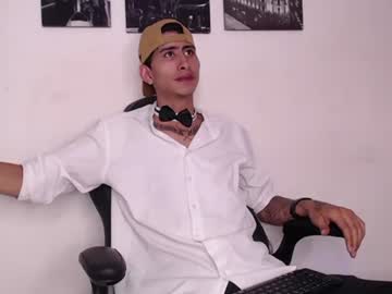 Maxbecford Chaturbate stream image from December 21, 2024