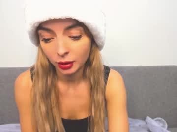 Meowellen Chaturbate stream image from December 21, 2024