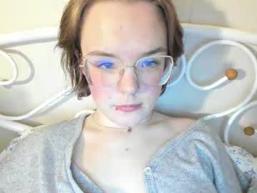 Poli_Foxi Chaturbate stream image from December 21, 2024