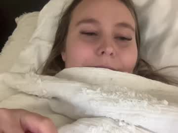 Kristicutiez Chaturbate stream image from December 22, 2024