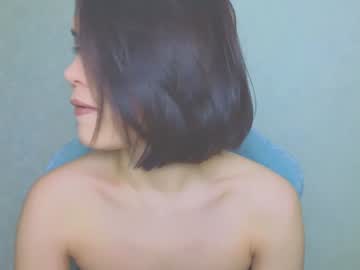 Mia__Lunaa Chaturbate stream image from December 22, 2024