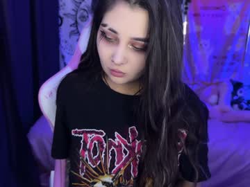 Kira_Yung Chaturbate stream image from December 22, 2024