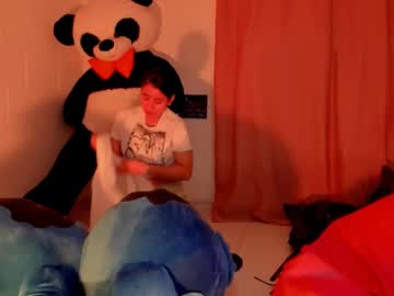 Ave_Fenix69 Chaturbate stream image from December 22, 2024