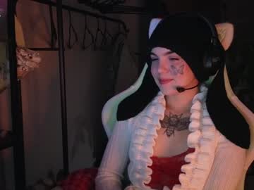 Bluedweeb Chaturbate stream image from December 22, 2024
