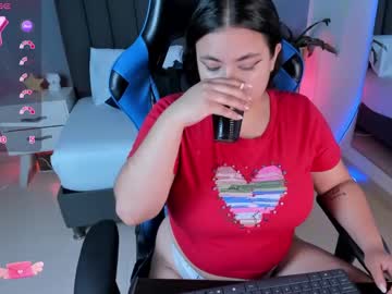 Nadine_Russo Chaturbate stream image from December 22, 2024