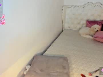 Lilbaddiebaexx Chaturbate stream image from December 22, 2024