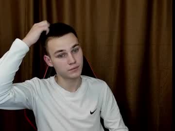 Robert10211 Chaturbate stream image from December 22, 2024