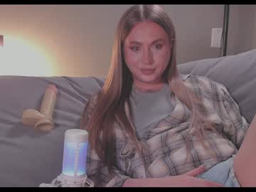 Alexashowcum Chaturbate stream image from December 22, 2024