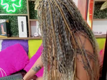 Antonella_Ponce Chaturbate stream image from December 22, 2024