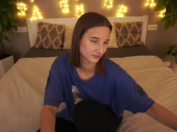 Milkydonuut Chaturbate stream image from December 22, 2024
