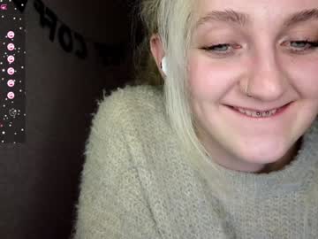 Frosty_Blueberries4 Chaturbate stream image from December 22, 2024