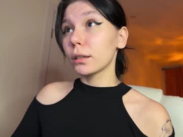 Pinkdollylovv Chaturbate stream image from December 22, 2024