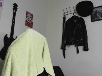 Crisrocker_80s Chaturbate stream image from December 23, 2024