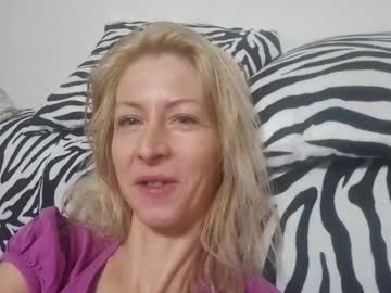 Red_Hot_Milf Chaturbate stream image from December 23, 2024