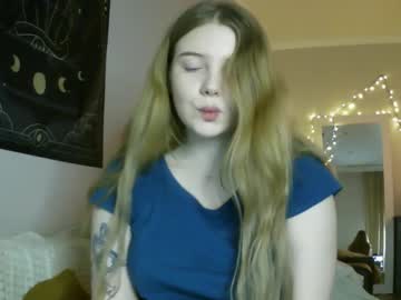 Lollylol11 Chaturbate stream image from December 23, 2024