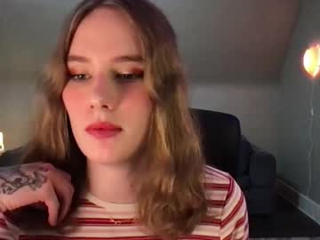 Eviecam Chaturbate stream image from December 23, 2024