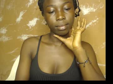 Black_Petitequeen Chaturbate stream image from December 23, 2024
