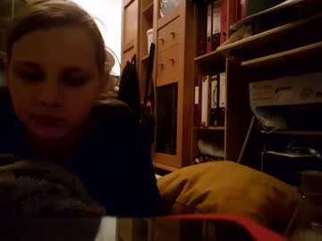 18zixx Chaturbate stream image from December 23, 2024