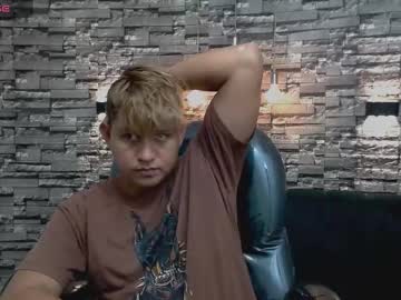 Warningboy Chaturbate stream image from December 23, 2024