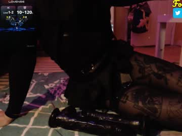 Tia_2_Holes Chaturbate stream image from December 23, 2024