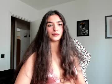 Makemeeyours Chaturbate stream image from December 23, 2024