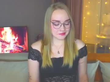 Aurora_Golden Chaturbate stream image from December 23, 2024