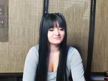 Trixiedoescamcam Chaturbate stream image from December 23, 2024