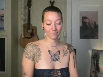 Lilpeachykeenn Chaturbate stream image from December 23, 2024
