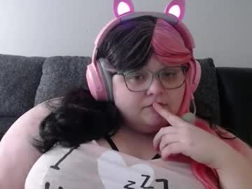 Lunaloveloops Chaturbate stream image from December 23, 2024