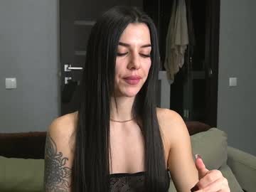 Brunette_From_The_Moon Chaturbate stream image from December 23, 2024