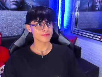 Damian_16cm Chaturbate stream image from December 23, 2024