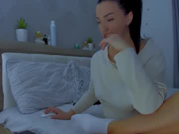 Ayra1x1 Chaturbate stream image from December 23, 2024