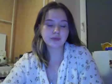 Moonaxhoney Chaturbate stream image from December 24, 2024
