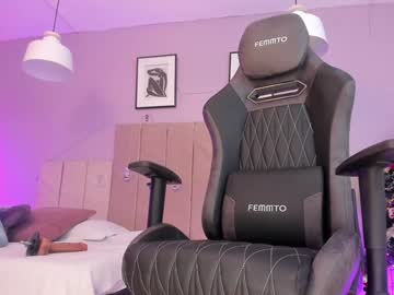 Inndrahot Chaturbate stream image from December 24, 2024