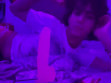 Latinotwinky4l Chaturbate stream image from December 24, 2024