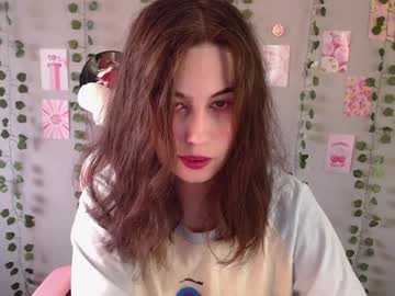 Sarakinski Chaturbate stream image from December 24, 2024
