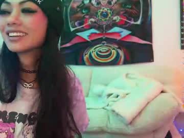 Yummyrina Chaturbate stream image from December 24, 2024