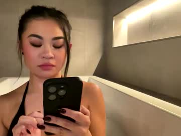 Girlwithapple Chaturbate stream image from December 24, 2024