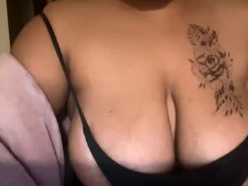 Bigtitsxmelbourne Chaturbate stream image from December 24, 2024