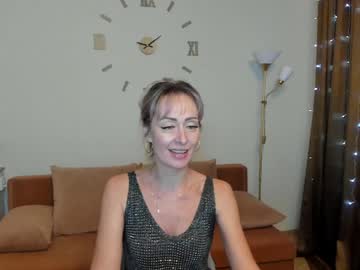 Julia__Cherry_ Chaturbate stream image from December 24, 2024