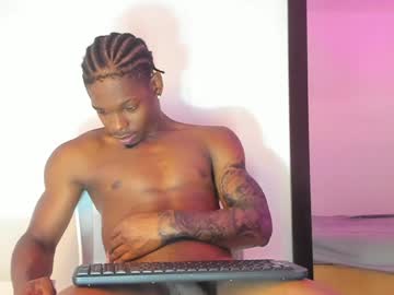 Heitanbrown Chaturbate stream image from December 24, 2024