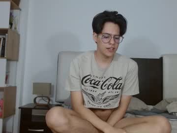 Andyuwuu Chaturbate stream image from December 24, 2024