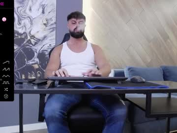 Maxhunterx_ Chaturbate stream image from December 24, 2024