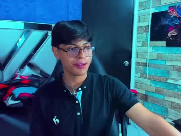 Damian_16cm Chaturbate stream image from December 24, 2024