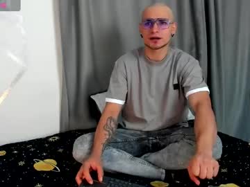 Aron_Santoro1 Chaturbate stream image from December 24, 2024