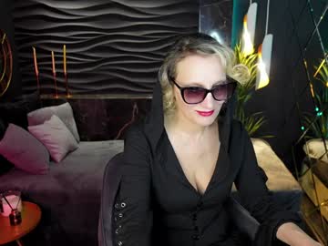 _Queen_Anna Chaturbate stream image from December 25, 2024