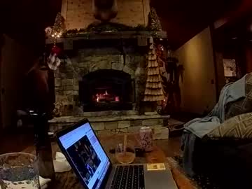Getnaked000 Chaturbate stream image from December 25, 2024